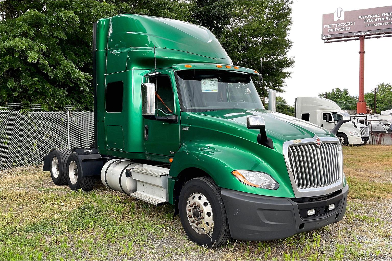 2020 INT LT625 6x4 Sleeper - HandshakeFleet