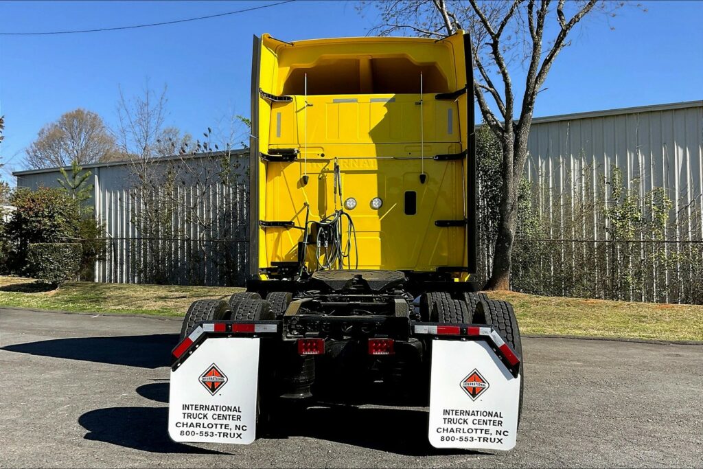 2021 INT LT625 6×4 Sleeper