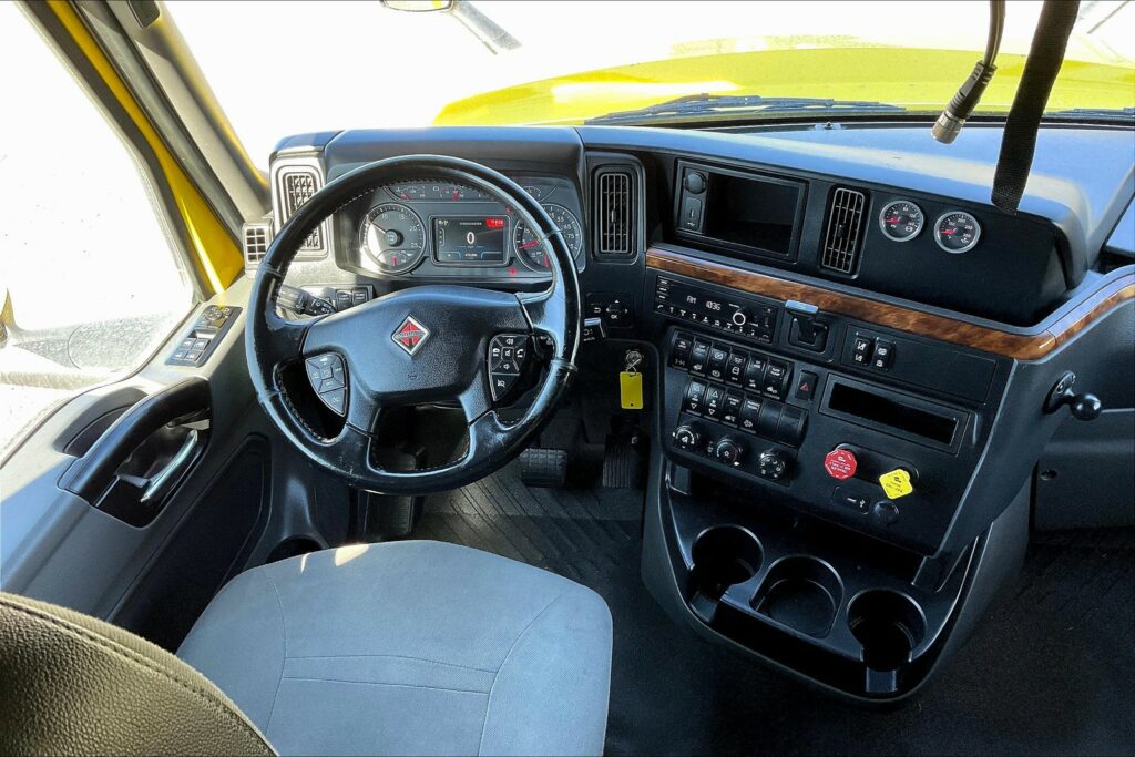 2021 INT LT625 6×4 Sleeper