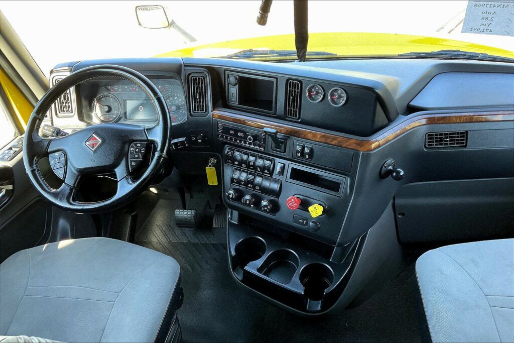 2021 INT LT625 6×4 Sleeper