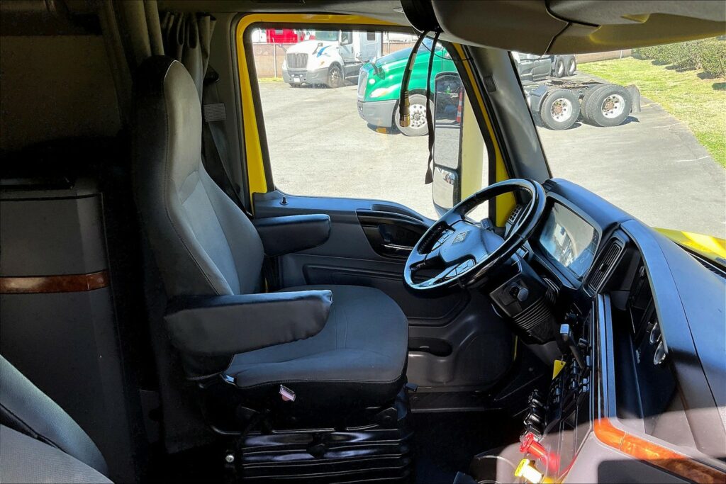 2021 INT LT625 6×4 Sleeper