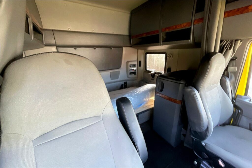 2021 INT LT625 6×4 Sleeper