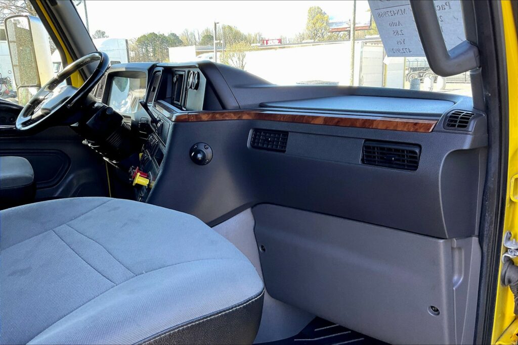 2021 INT LT625 6×4 Sleeper