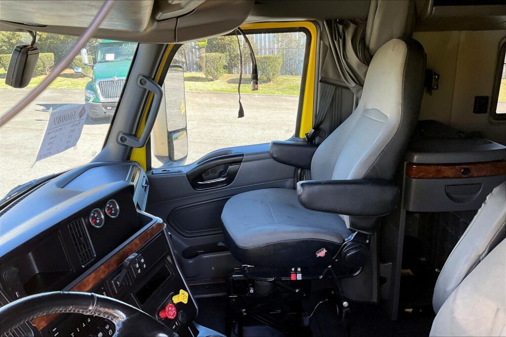 2021 INT LT625 6×4 Sleeper