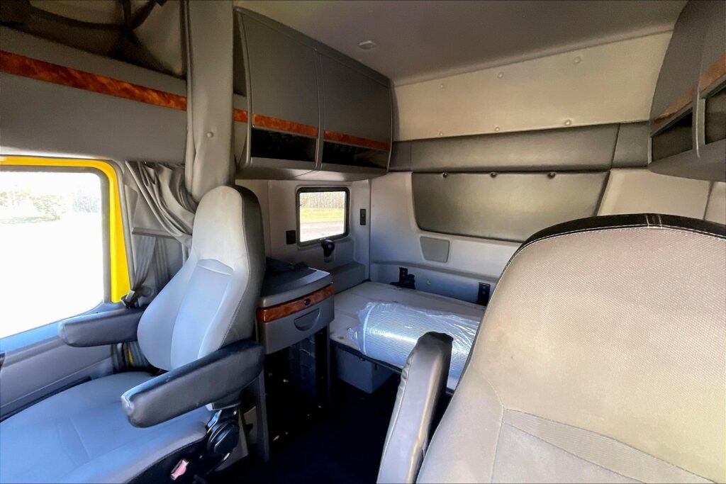 2021 INT LT625 6×4 Sleeper