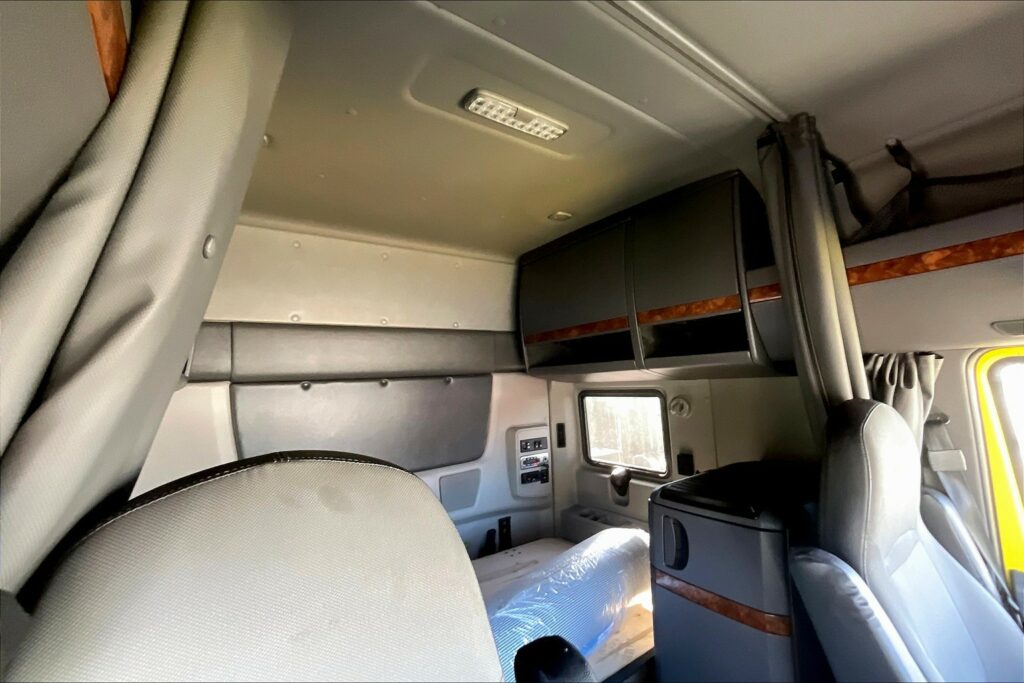 2021 INT LT625 6×4 Sleeper