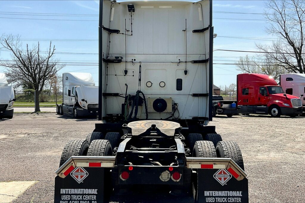 2021 CUM LT625 6×4 Sleeper