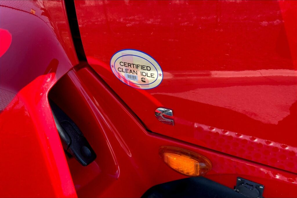 2021 CUM LT625 6×4 Sleeper