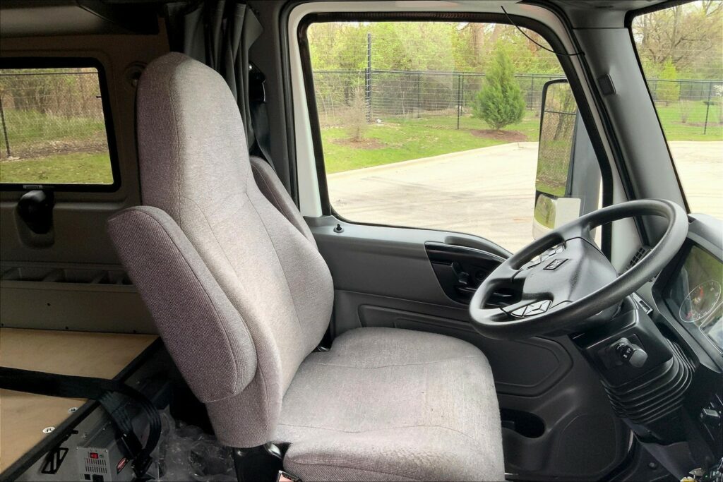 2022 CUM LT625 6×4 Sleeper