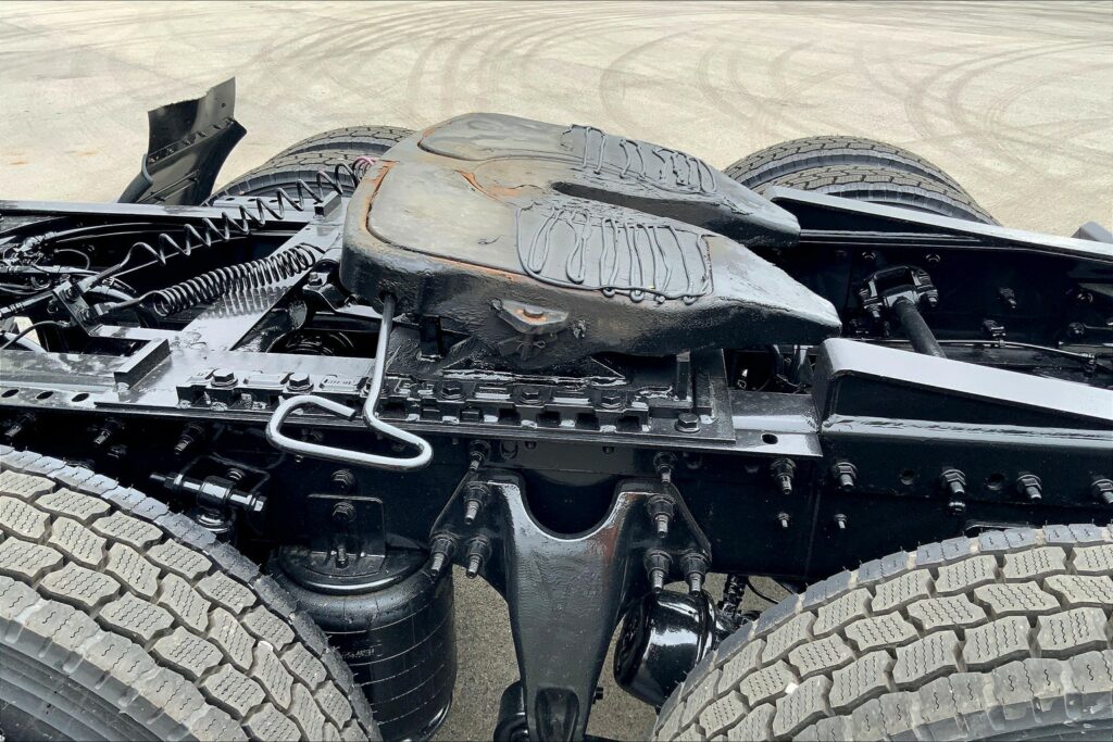 2022 CUM LT625 6×4 Sleeper