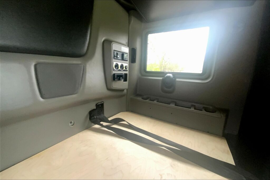 2022 CUM LT625 6×4 Sleeper