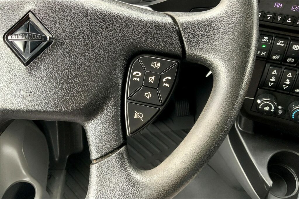 2022 CUM LT625 6×4 Sleeper