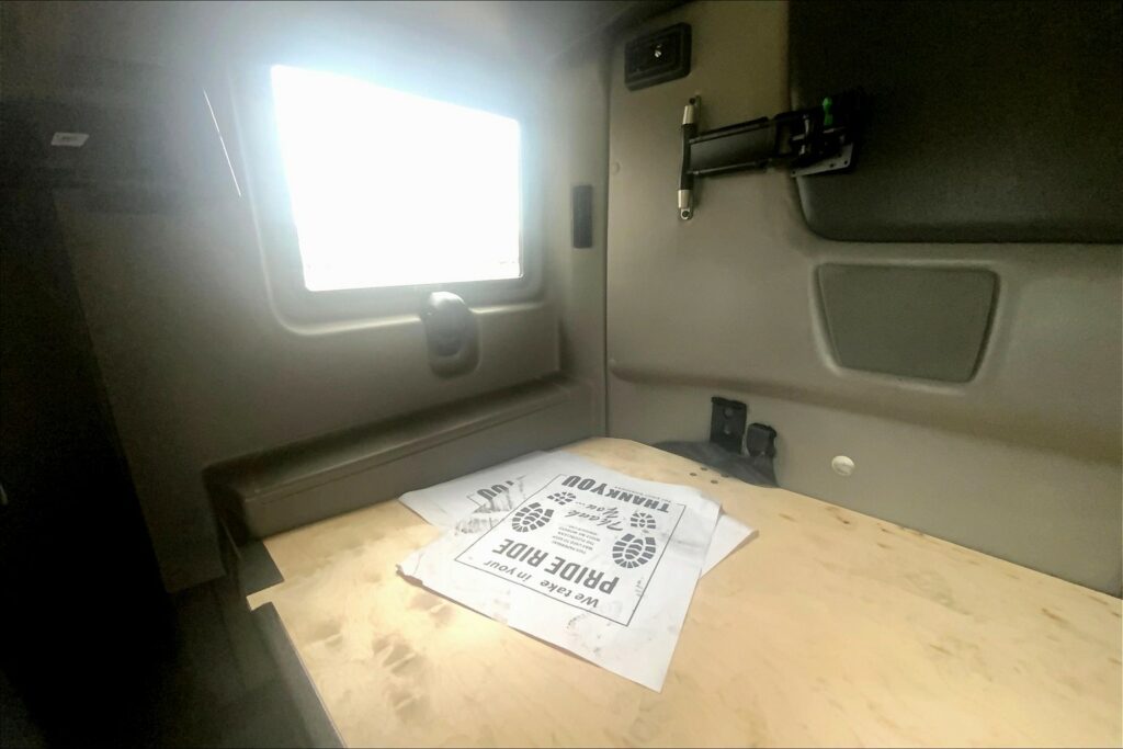 2022 CUM LT625 6×4 Sleeper