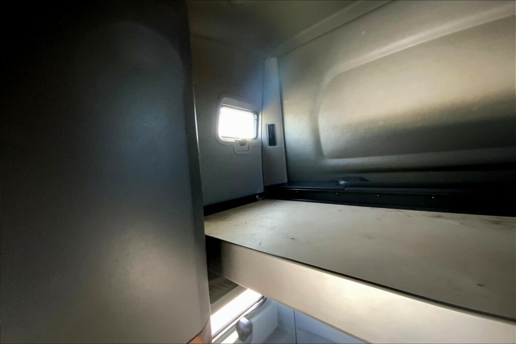 2021 CUM LT625 6×4 Sleeper