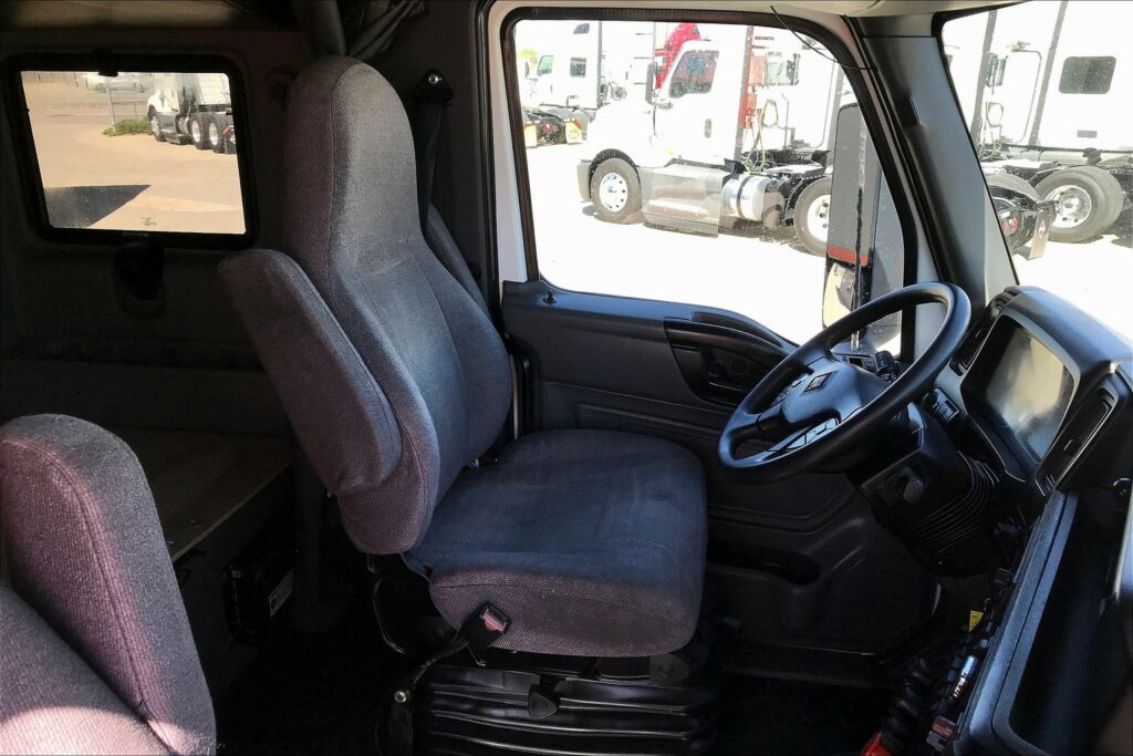 2021 CUM LT625 6×4 Sleeper