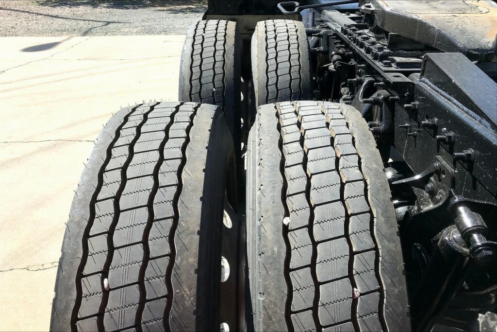 2021 CUM LT625 6×4 Sleeper