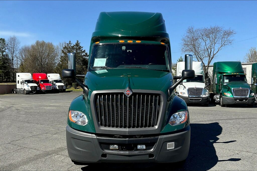 2022 INT LT625 6×4 Sleeper