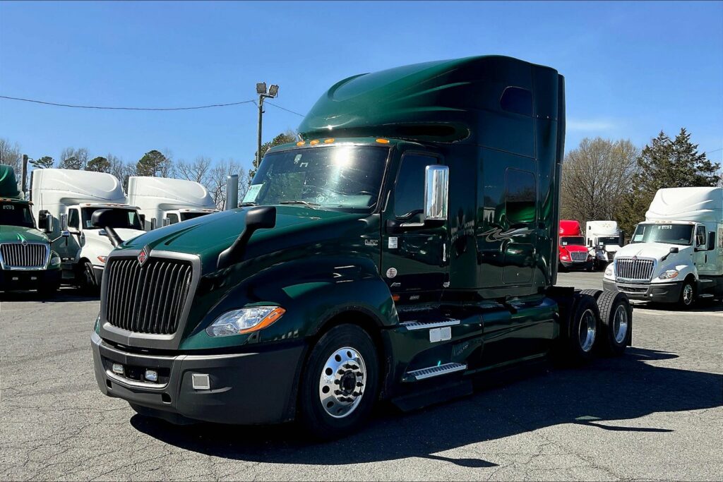 2022 INT LT625 6×4 Sleeper