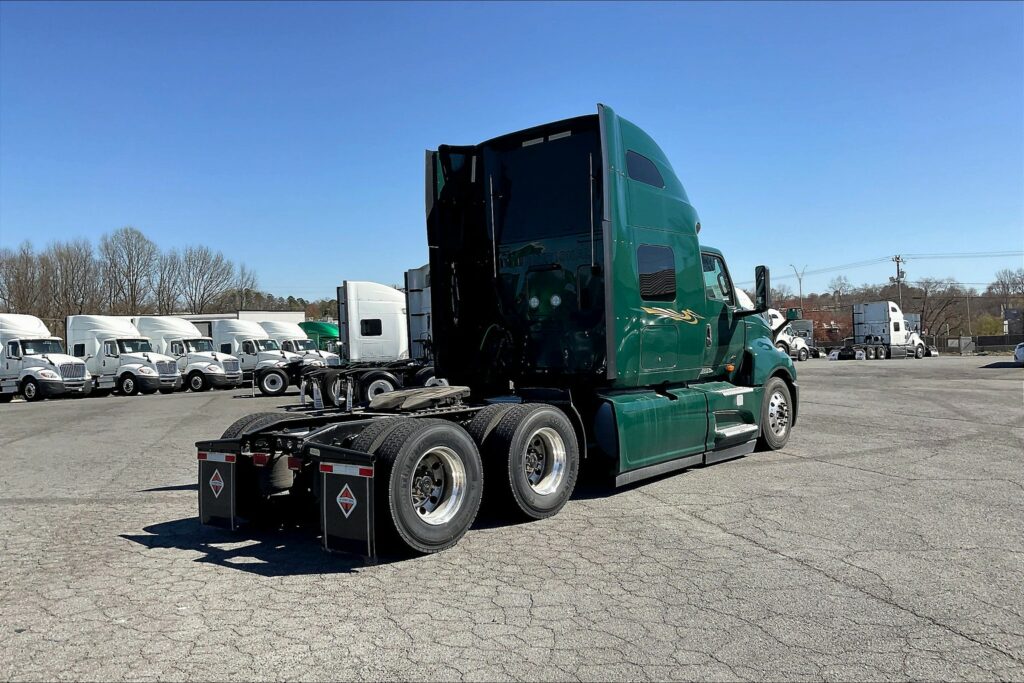 2022 INT LT625 6×4 Sleeper