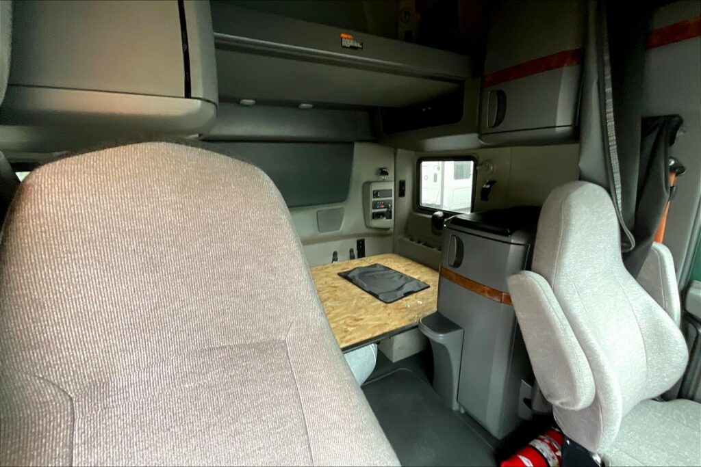 2022 INT LT625 6×4 Sleeper