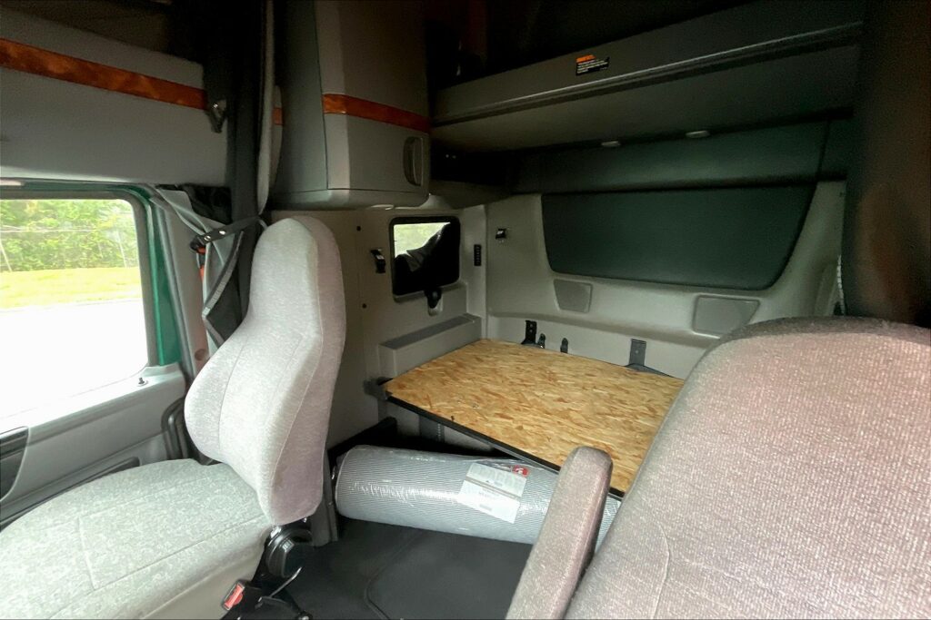 2022 INT LT625 6×4 Sleeper