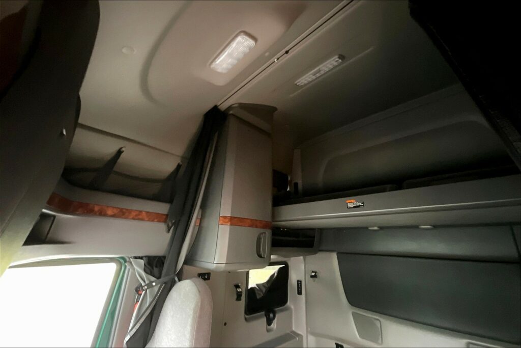 2022 INT LT625 6×4 Sleeper