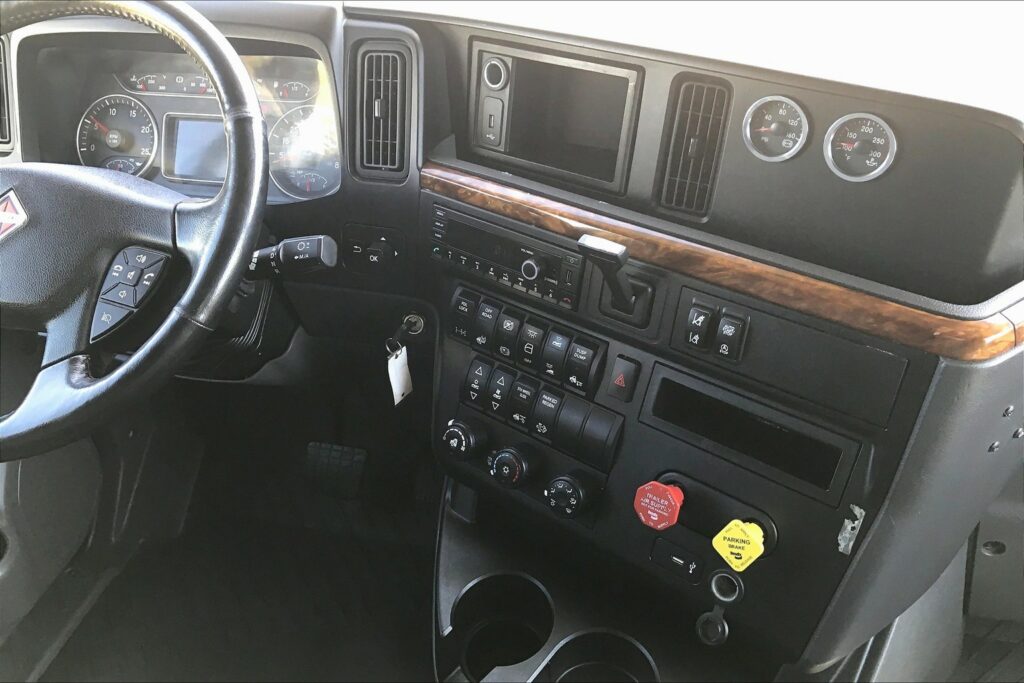 2021 INT LT625 6×4 Sleeper