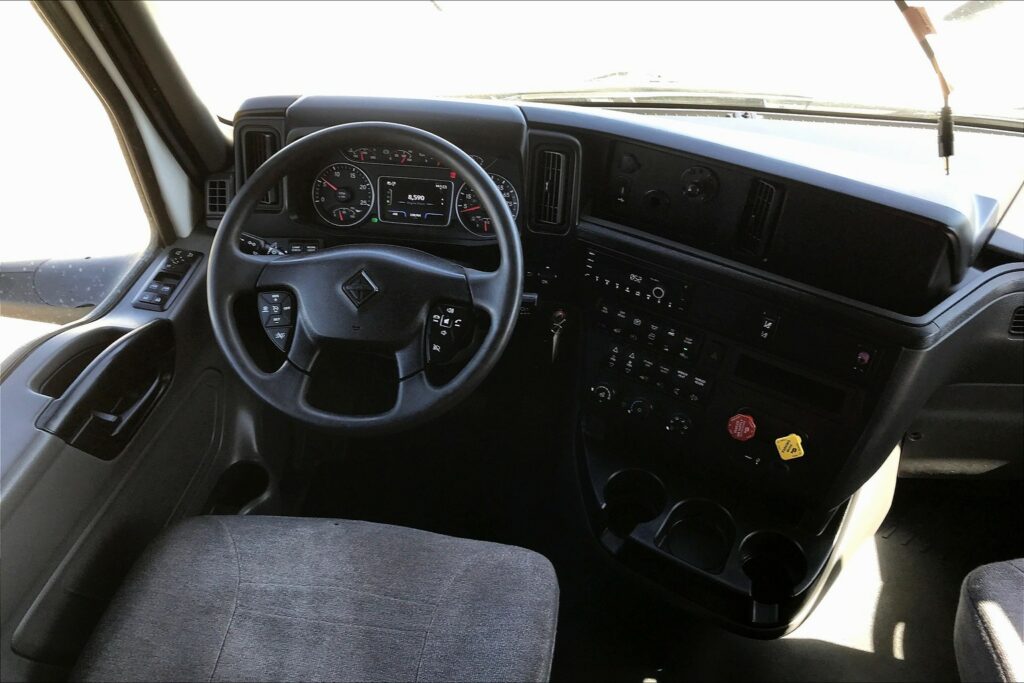 2022 INT LT625 6×4 Sleeper