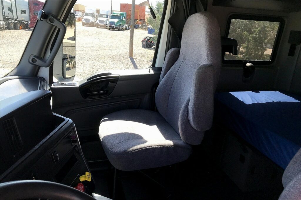 2022 INT LT625 6×4 Sleeper