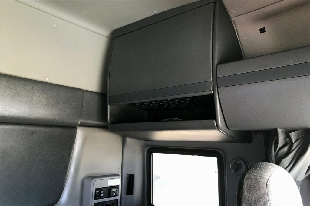 2022 INT LT625 6×4 Sleeper