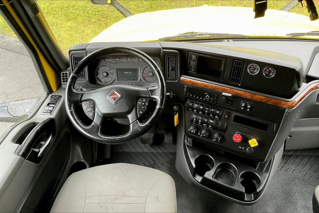 2021 INT LT625 6×4 Sleeper