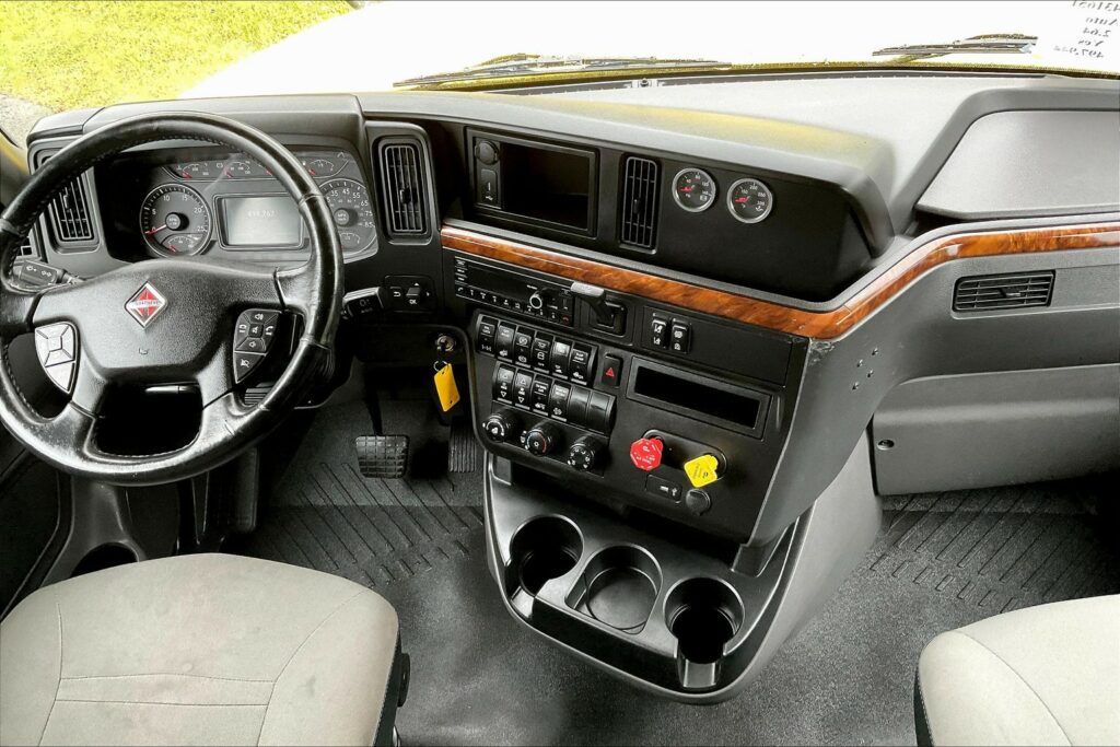 2021 INT LT625 6×4 Sleeper