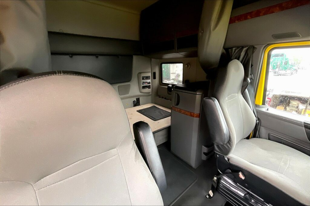 2021 INT LT625 6×4 Sleeper