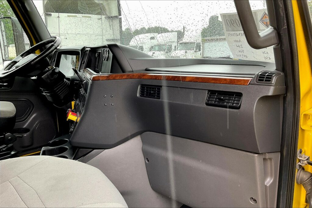 2021 INT LT625 6×4 Sleeper