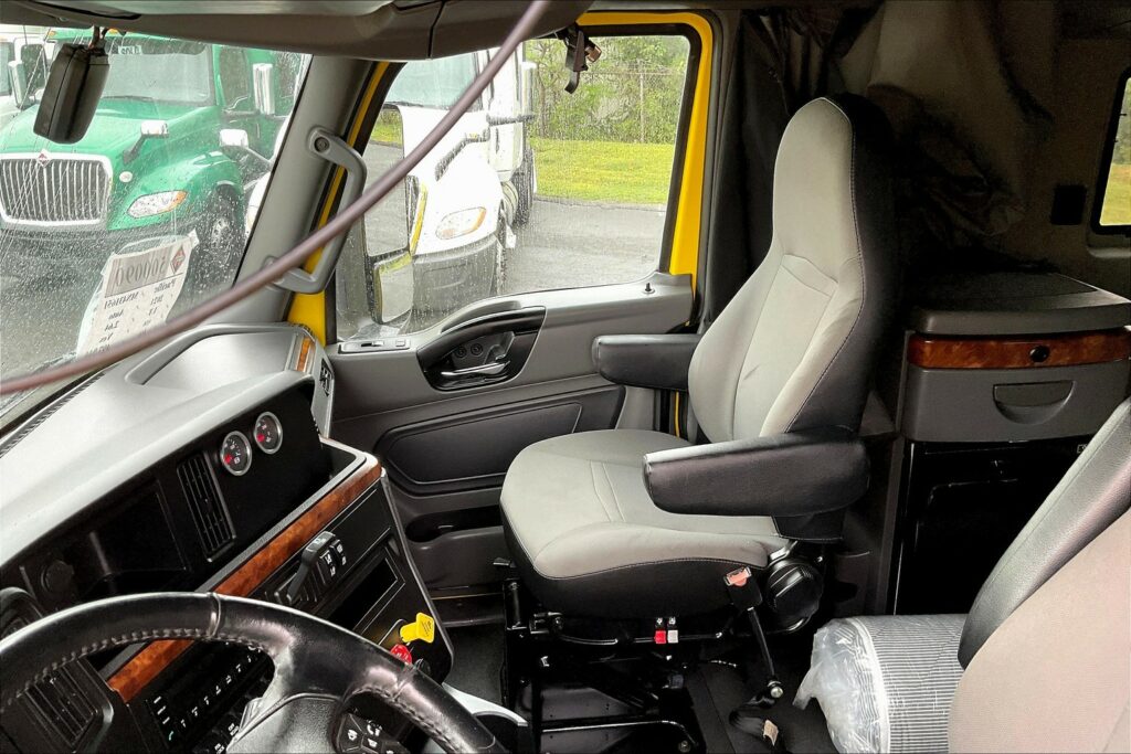 2021 INT LT625 6×4 Sleeper