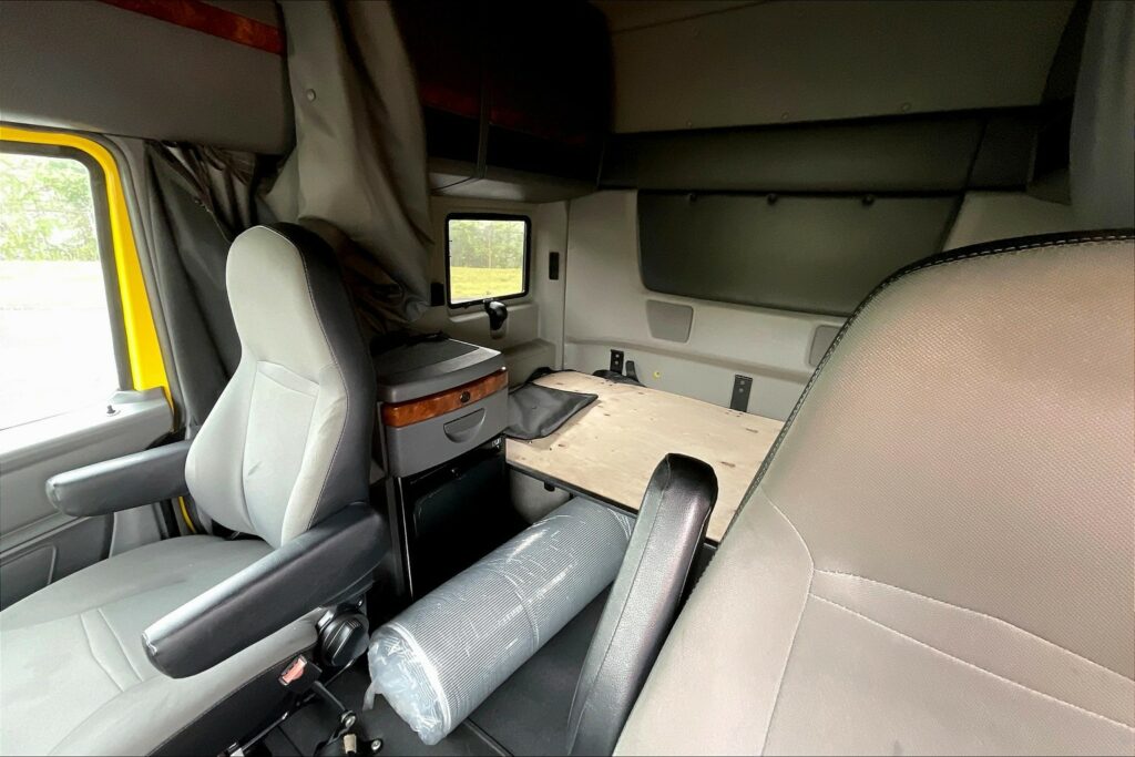 2021 INT LT625 6×4 Sleeper