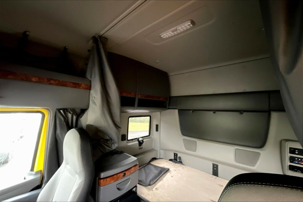 2021 INT LT625 6×4 Sleeper