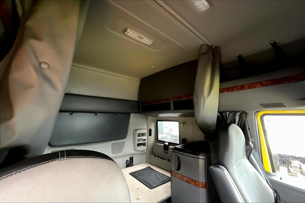 2021 INT LT625 6×4 Sleeper