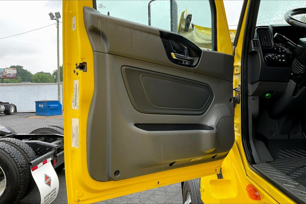 2021 INT LT625 6×4 Sleeper