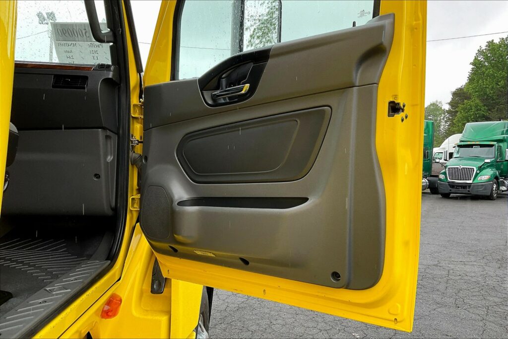 2021 INT LT625 6×4 Sleeper