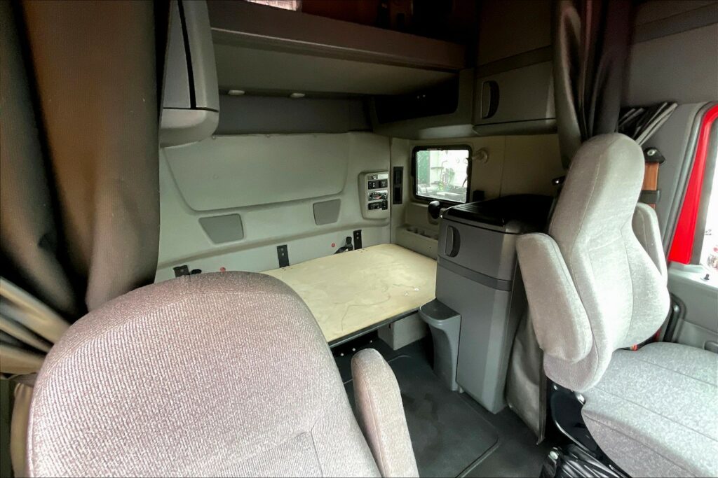 2021 INT LT625 6×4 Sleeper