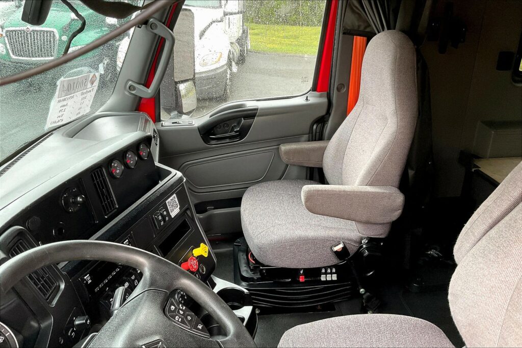 2021 INT LT625 6×4 Sleeper