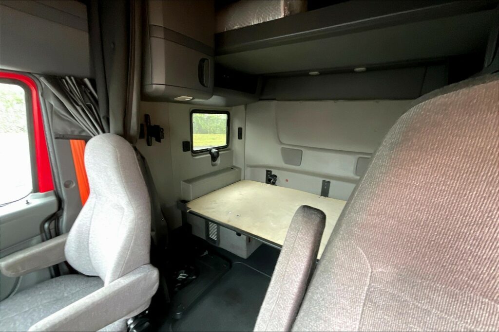 2021 INT LT625 6×4 Sleeper