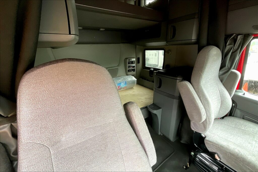 2021 INT LT625 6×4 Sleeper