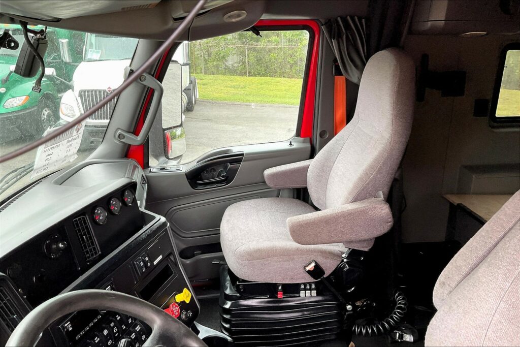 2021 INT LT625 6×4 Sleeper