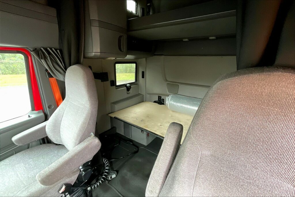 2021 INT LT625 6×4 Sleeper