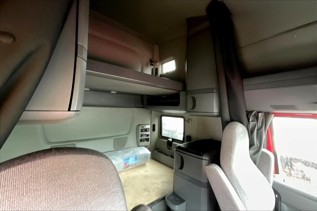 2021 INT LT625 6×4 Sleeper