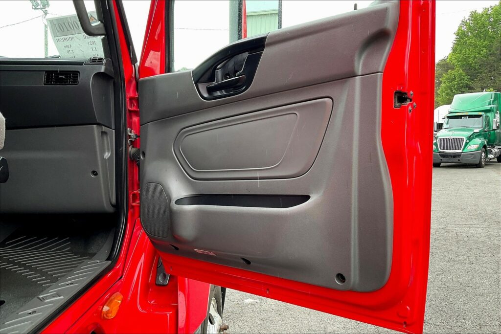 2021 INT LT625 6×4 Sleeper