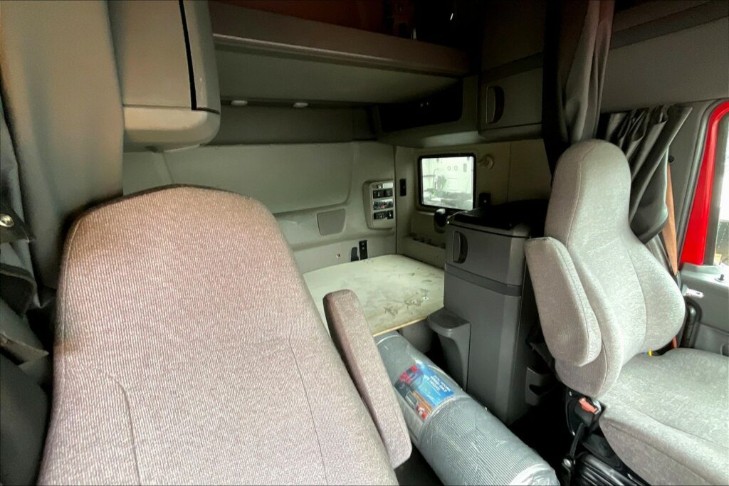 2021 INT LT625 6×4 Sleeper