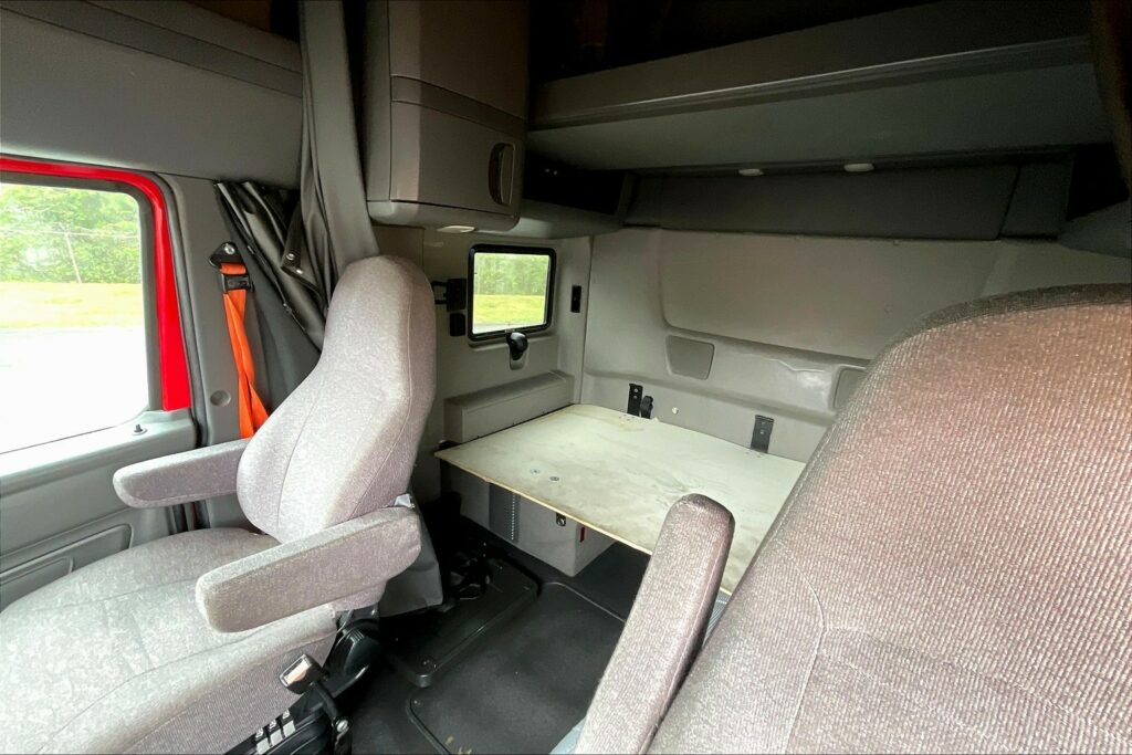 2021 INT LT625 6×4 Sleeper